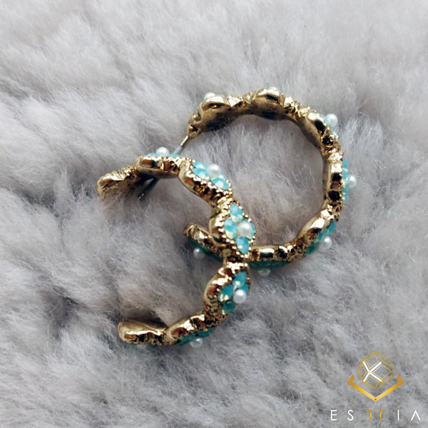 Quatrefoil Huggies