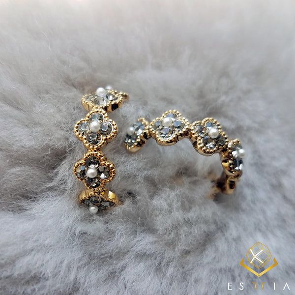 Quatrefoil Huggies