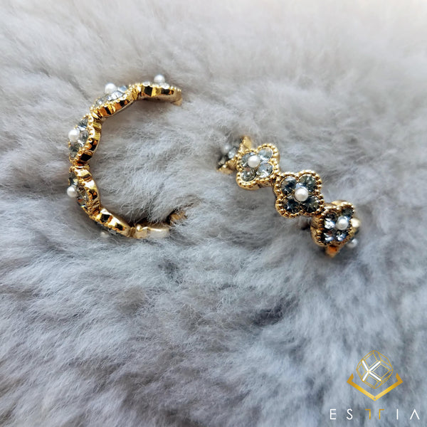 Quatrefoil Huggies