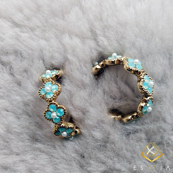 Quatrefoil Huggies